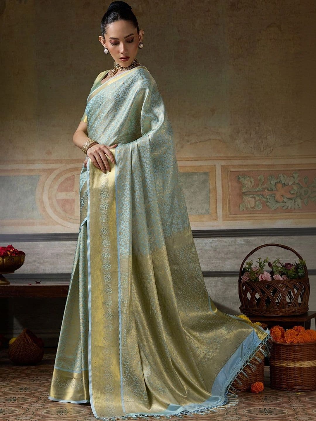 Sutriti Woven Design Zari Silk Blend Designer Banarasi Saree thumbnail 2
