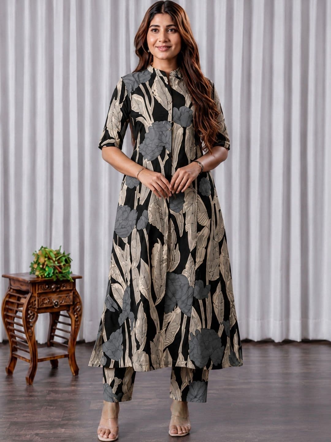 SZN Women Floral Printed Regular Kurta with Trousers thumbnail 3