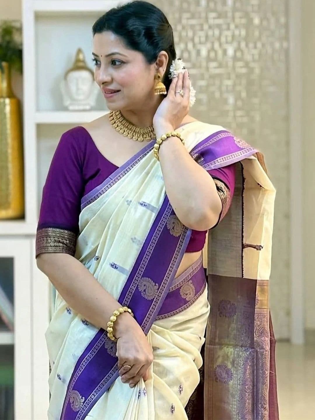 VelvetHue Woven Design Zari Art Silk Banarasi Saree thumbnail 7