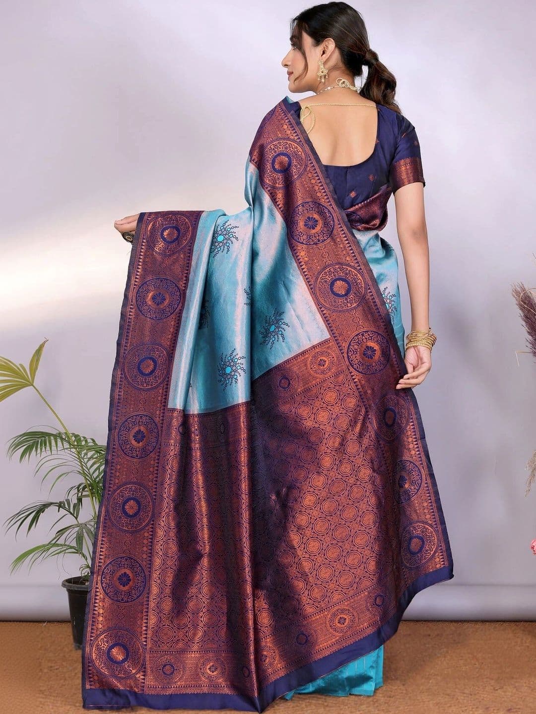 VS MALL Woven Design Zari Banarasi Saree thumbnail 2