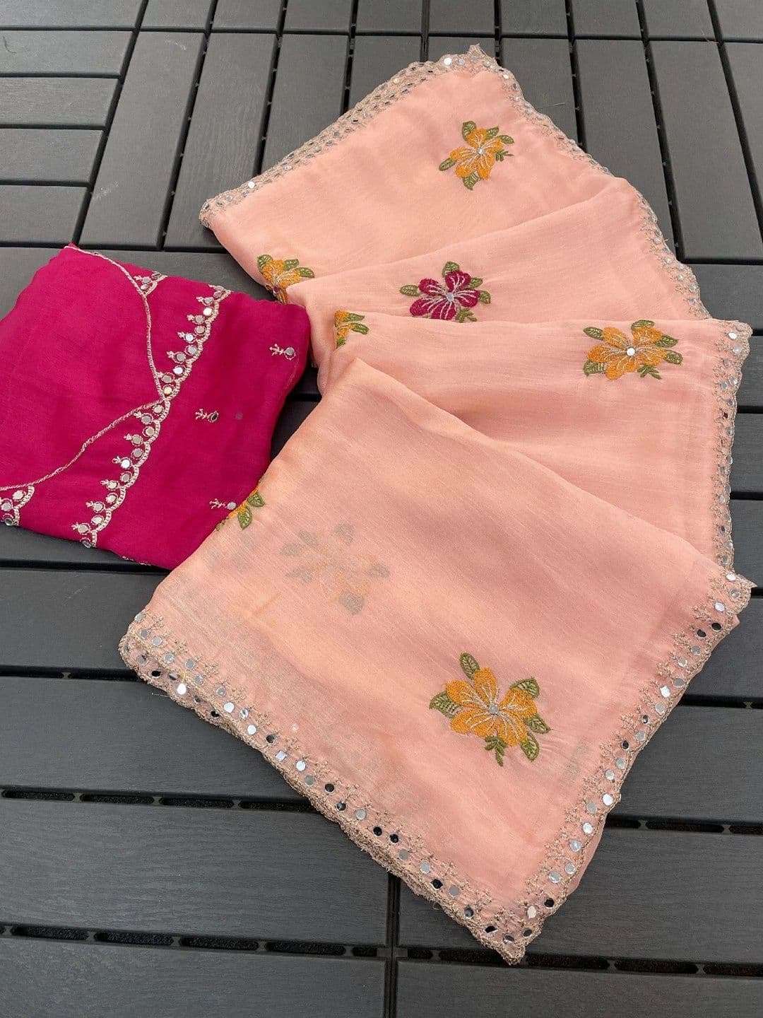 SmileyFashion Floral Mirror Work Poly Chiffon Designer Saree thumbnail 2