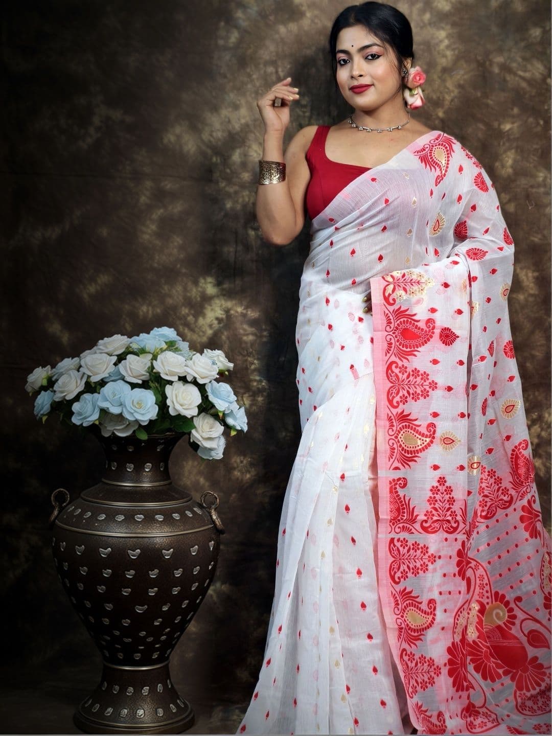 MRITTIKA LOOMS Floral Pure Cotton Saree thumbnail 2