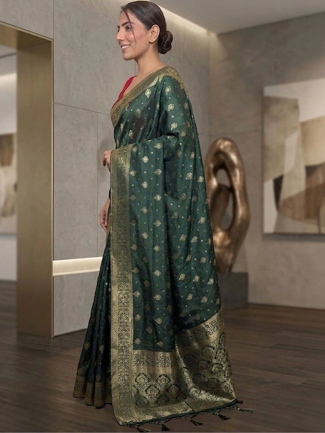 Zankhi Hosiery Woven Design Zari Art Silk Banarasi Saree thumbnail 3