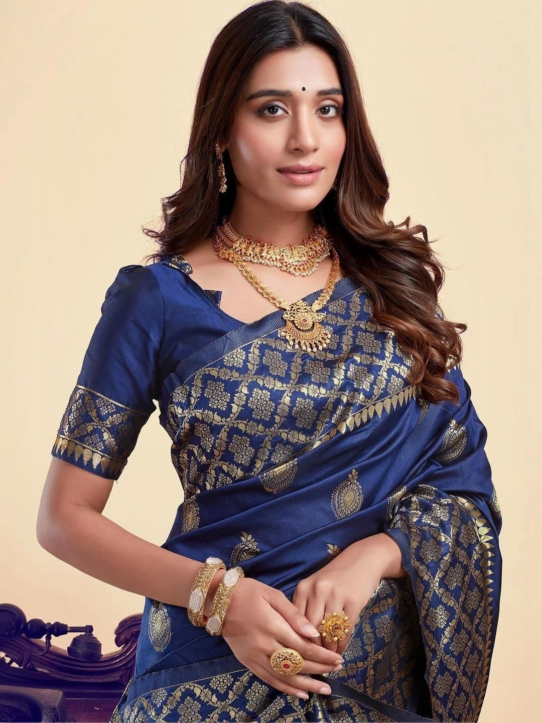 VS MALL Woven Design Zari Banarasi Saree thumbnail 3