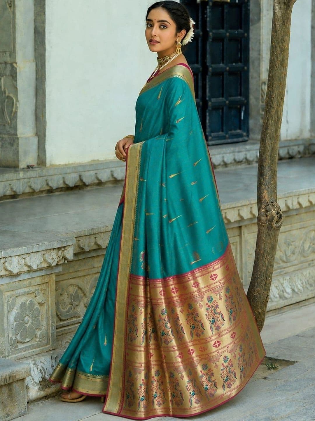 Veera Collection Woven Design Zari Art Silk Designer Banarasi Saree thumbnail 4