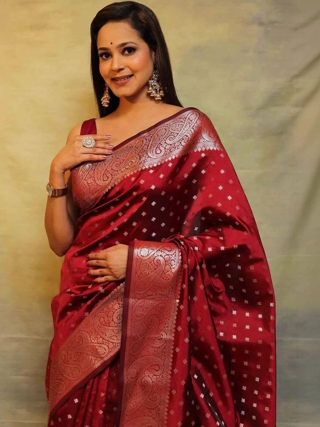 VelvetHue Woven Design Zari Art Silk Banarasi Saree thumbnail 4