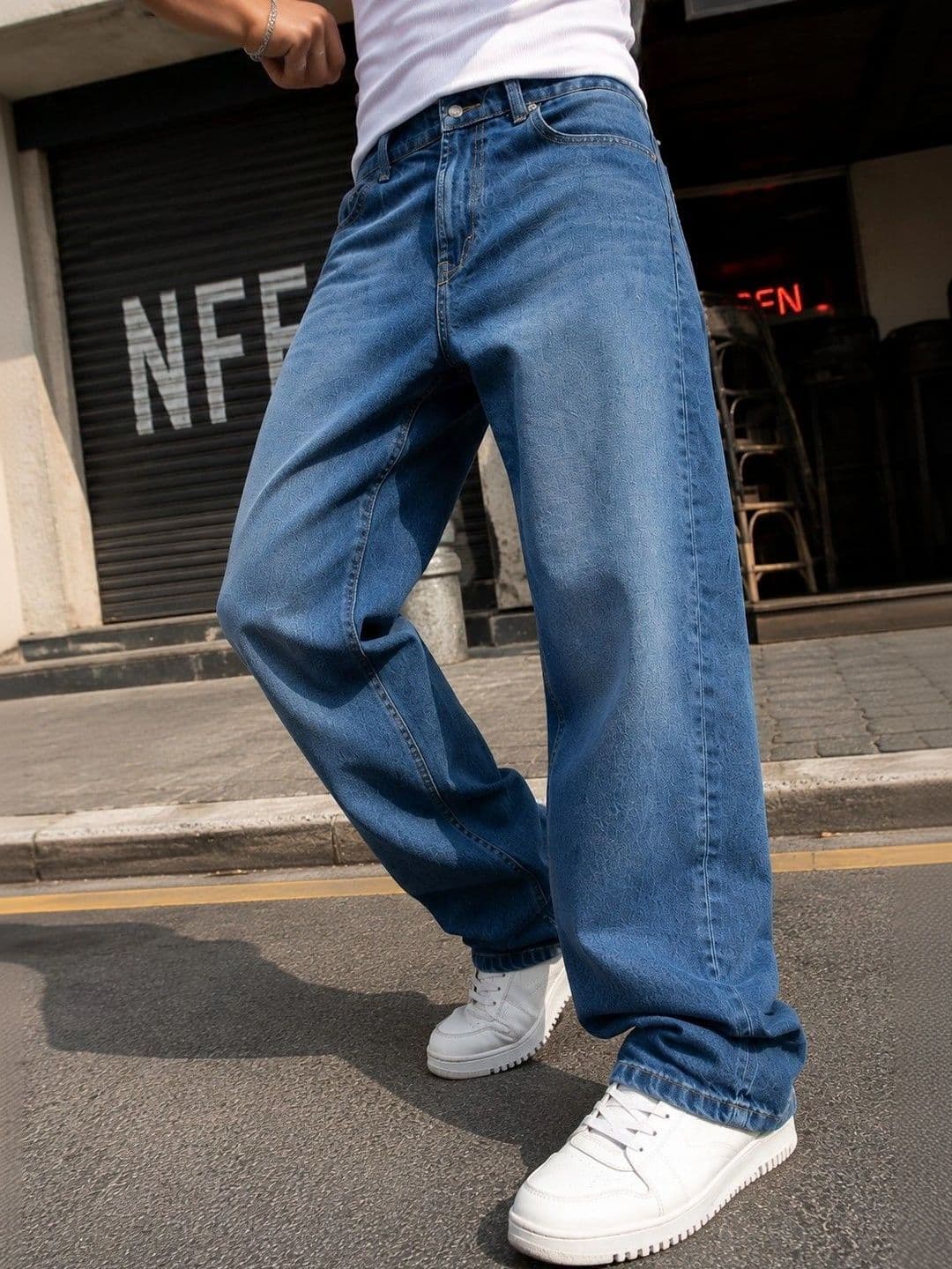 Bene Kleed Men Relaxed Fit Mid-Rise Light Fade Jeans - view 1