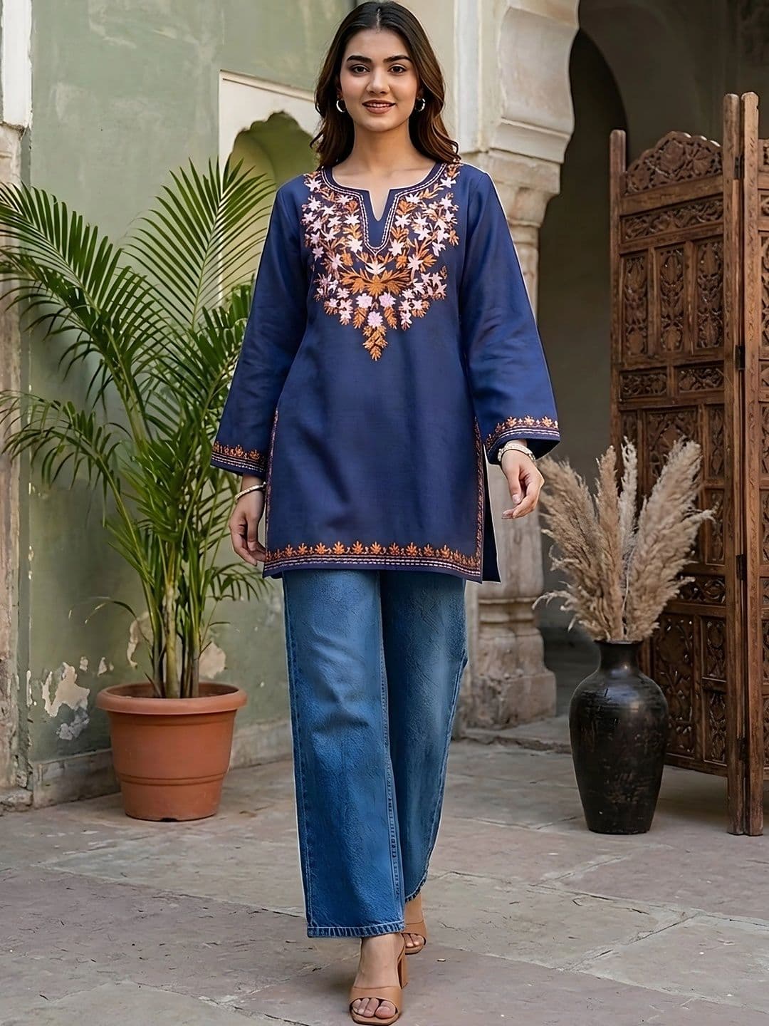 Sangria Women Embroidered Thread Work Kurta - view 1