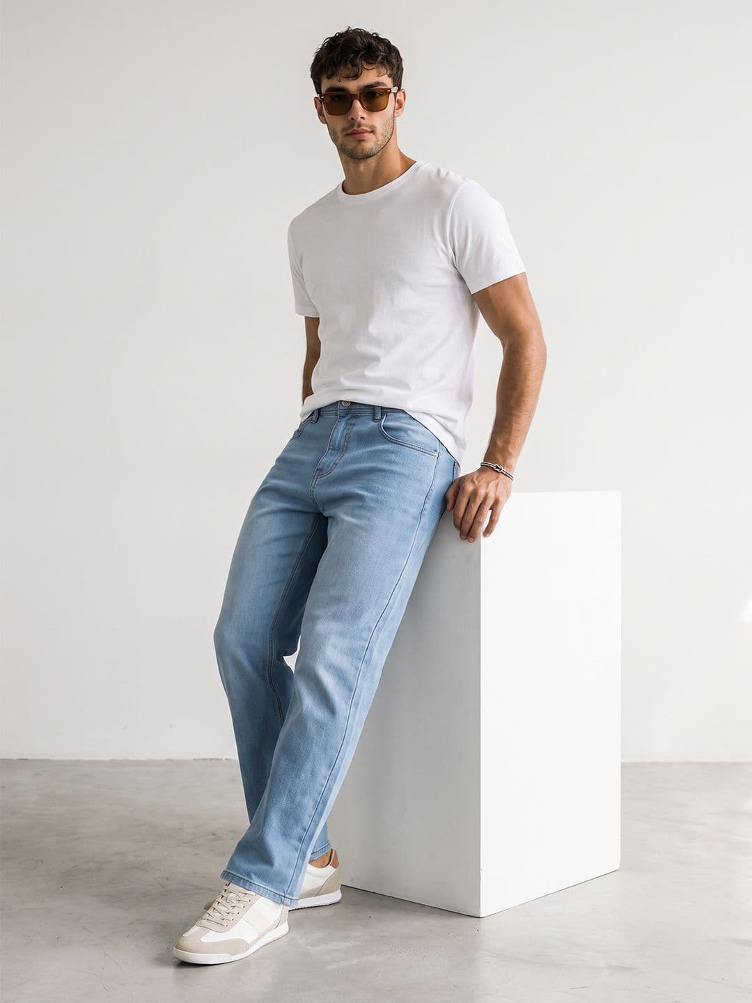 The Roadster Life Co. Men Relaxed Fit Stretchable Jeans thumbnail 5