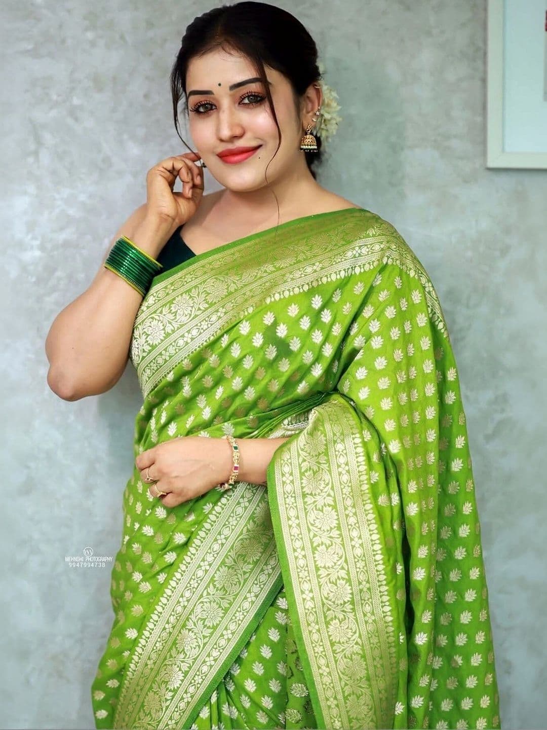 VS MALL Women Ethnic Motifs Printed Zari Banarasi Saree thumbnail 3