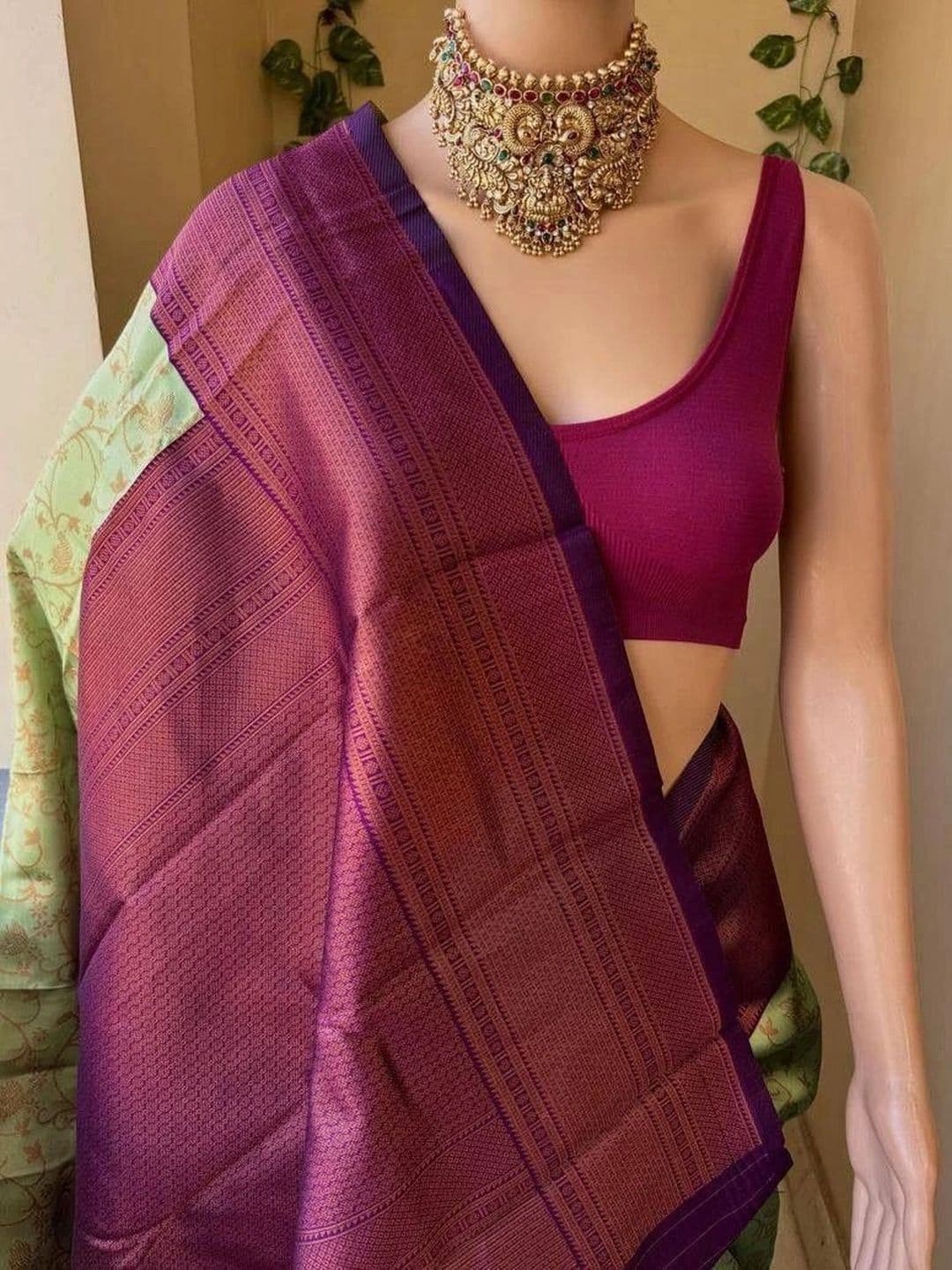 Faishonhouse Woven Design Zari Art Silk Banarasi Saree thumbnail 3