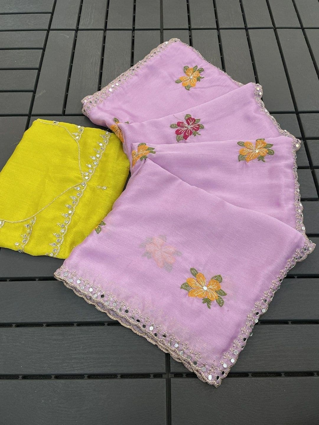 SmileyFashion Floral Mirror Work Poly Chiffon Designer Saree thumbnail 4