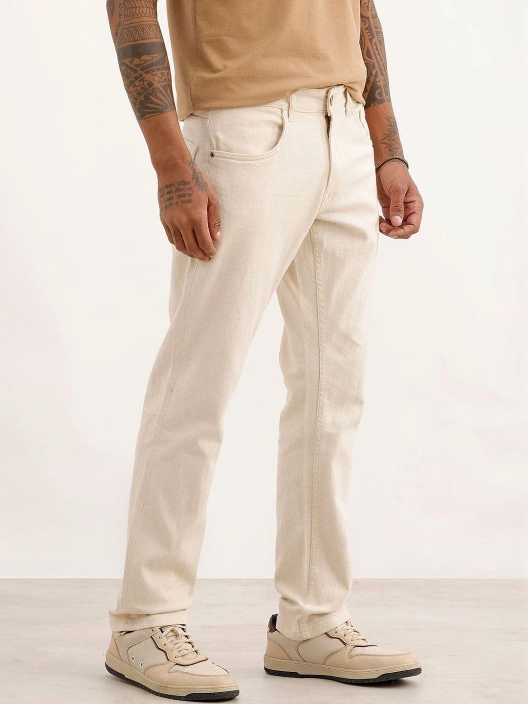 WROGN Men Straight Fit Mid-Rise Stretchable Jeans thumbnail 2