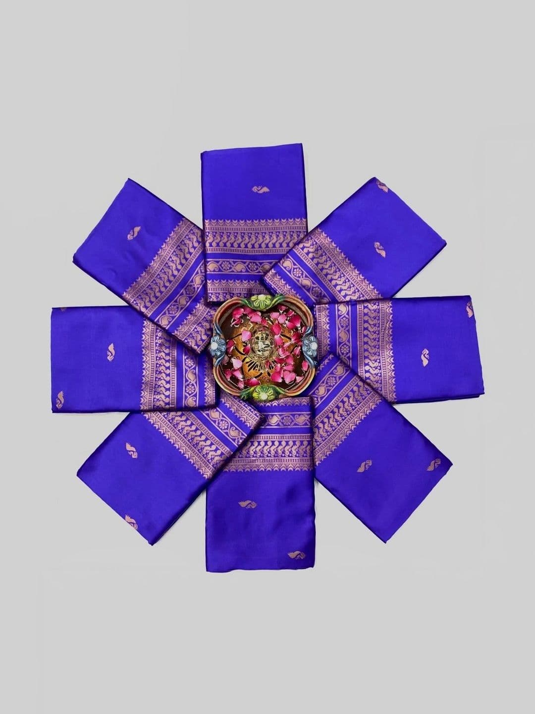 THE AQUARIUS Women Woven Design Zari Art Silk Banarasi Saree thumbnail 5