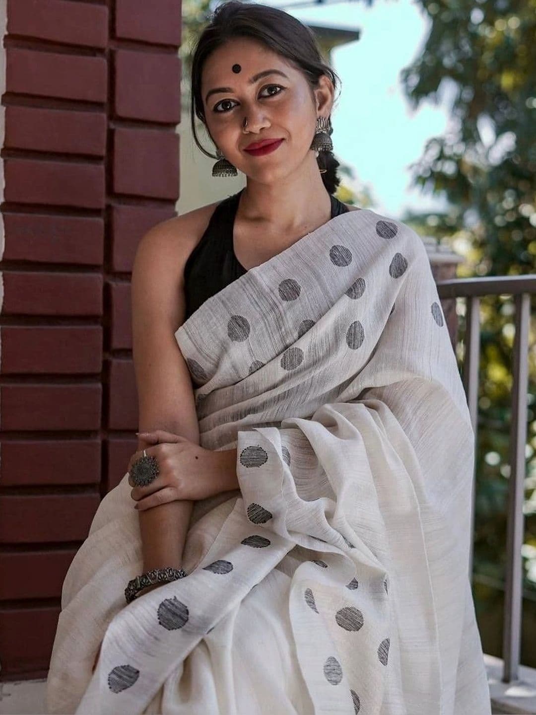 Vidula Fashion Polka Dot Zari Art Silk Banarasi Saree thumbnail 6