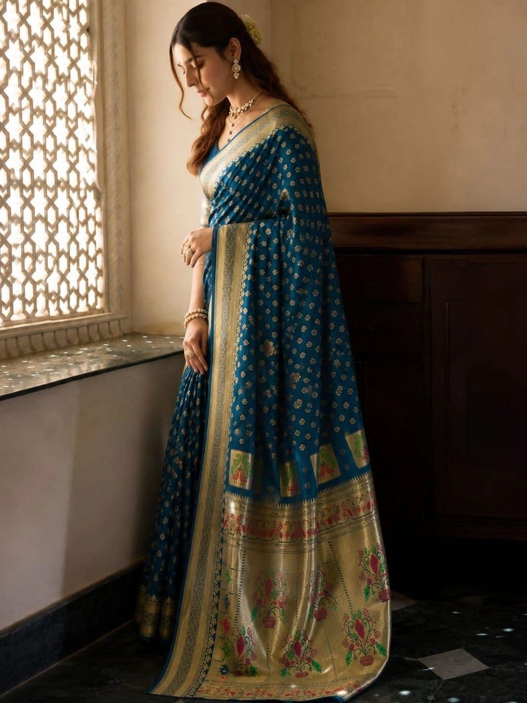vastranagari Woven Design Zari Art Silk Designer Banarasi Saree thumbnail 4