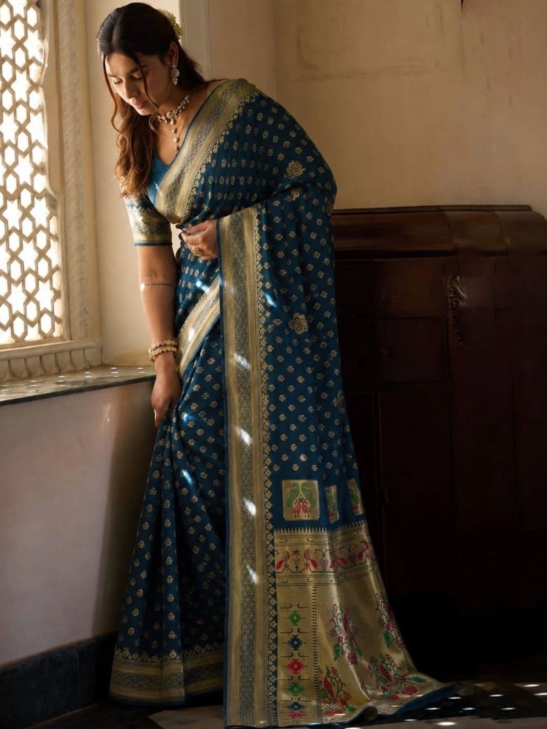 vastranagari Woven Design Zari Art Silk Designer Banarasi Saree thumbnail 3