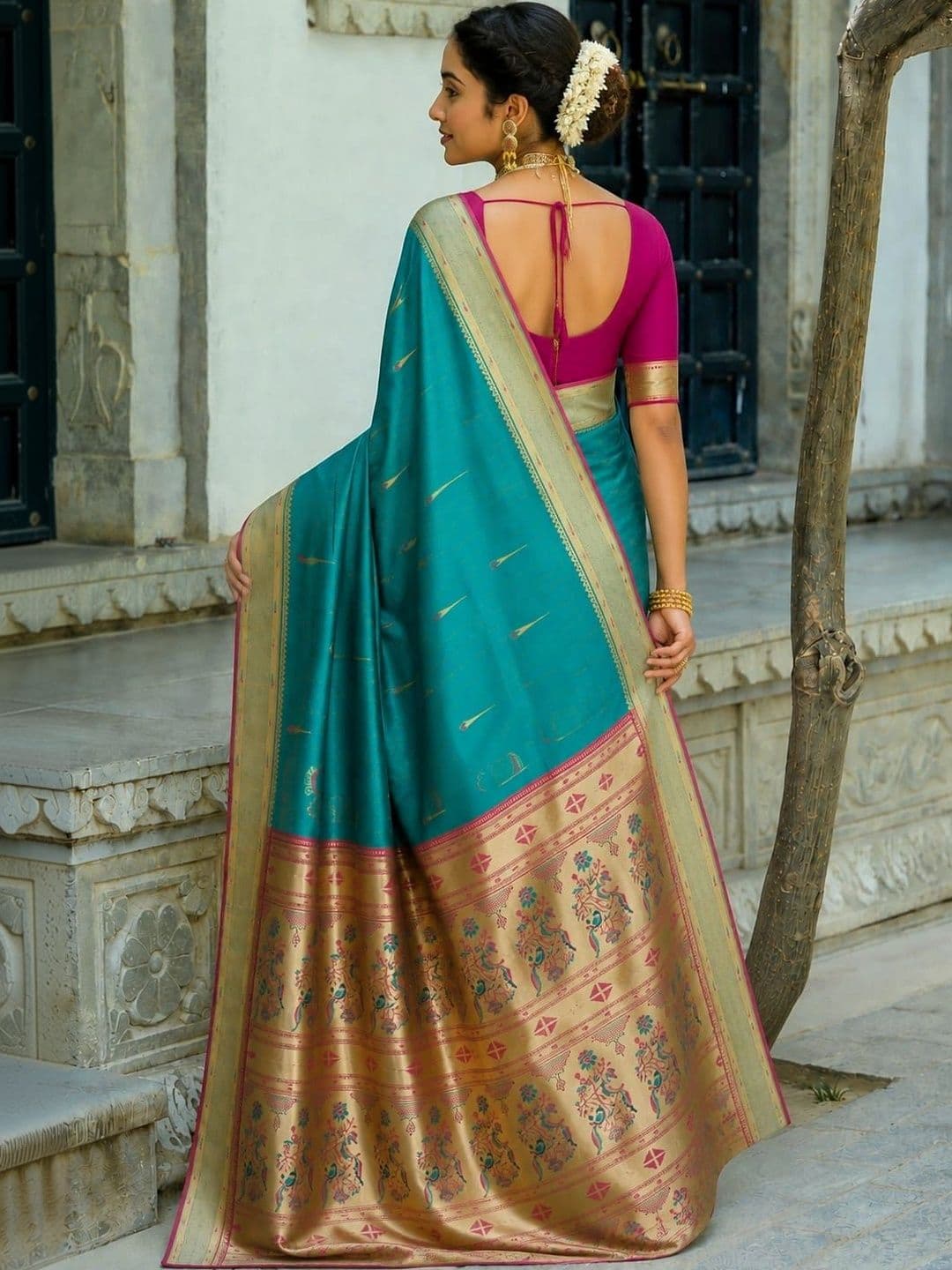 vastranagari Woven Design Zari Art Silk Designer Banarasi Saree thumbnail 2
