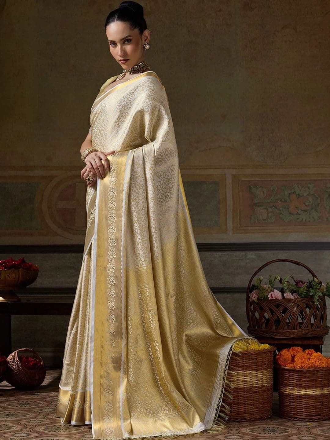 Sutriti Woven Design Zari Silk Blend Designer Banarasi Saree thumbnail 5