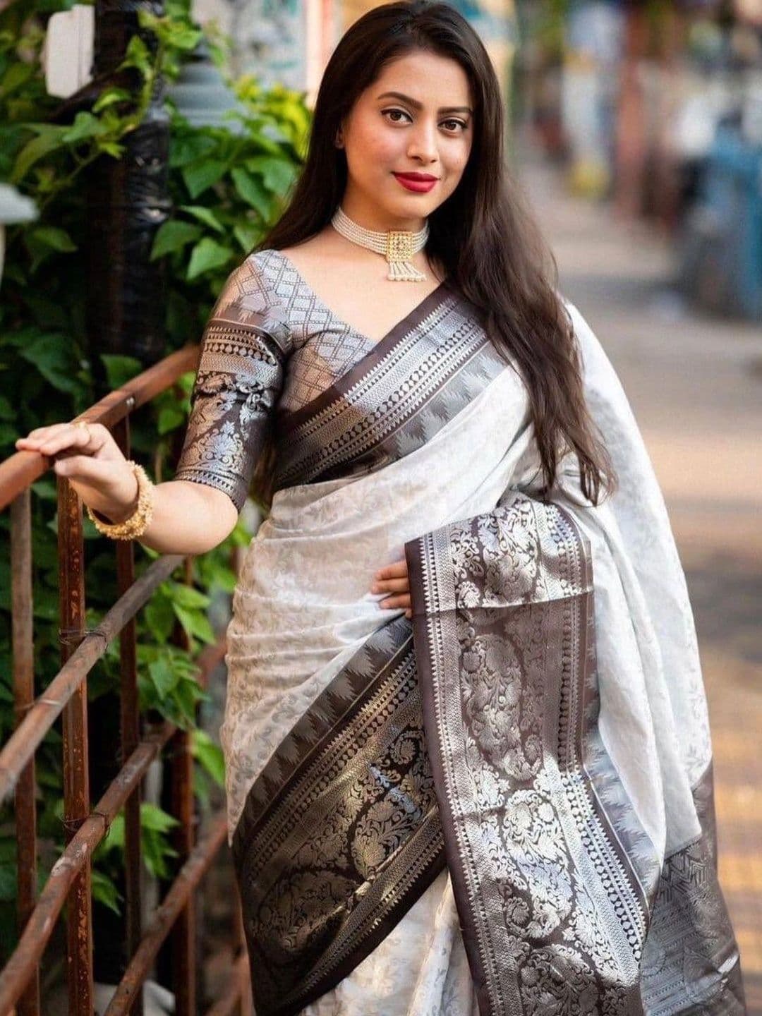 VelvetHue Woven Design Zari Art Silk Banarasi Saree thumbnail 3