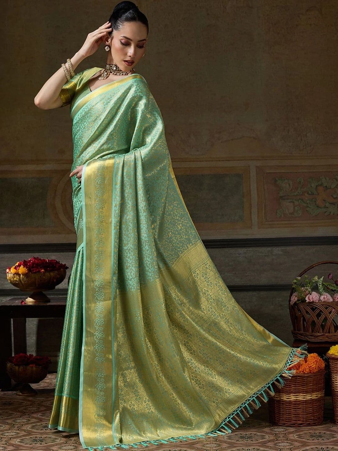 Sutriti Woven Design Silk Blend Designer Banarasi Saree thumbnail 2