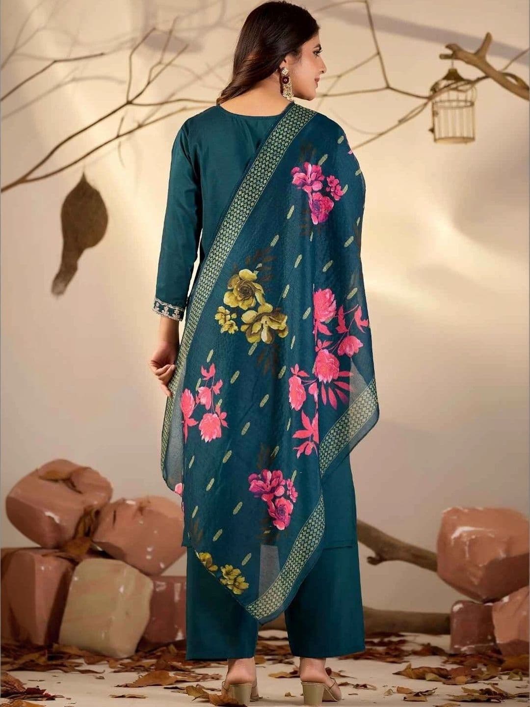 PANJURLI Women Floral Embroidered Regular Thread Work Kurta with Trousers & With Dupatta thumbnail 4
