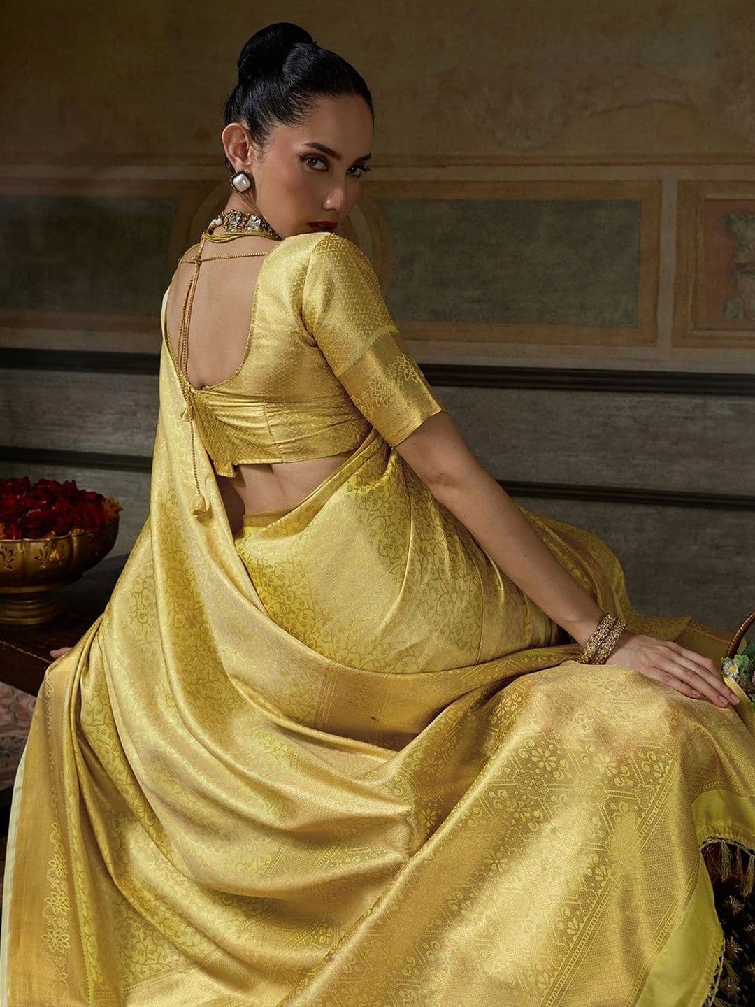 Sutriti Woven Design Zari Silk Blend Designer Banarasi Saree thumbnail 5