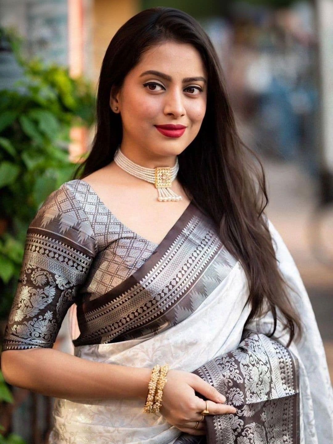 nejadhari tax Woven Design Zari Art Silk Banarasi Saree thumbnail 6