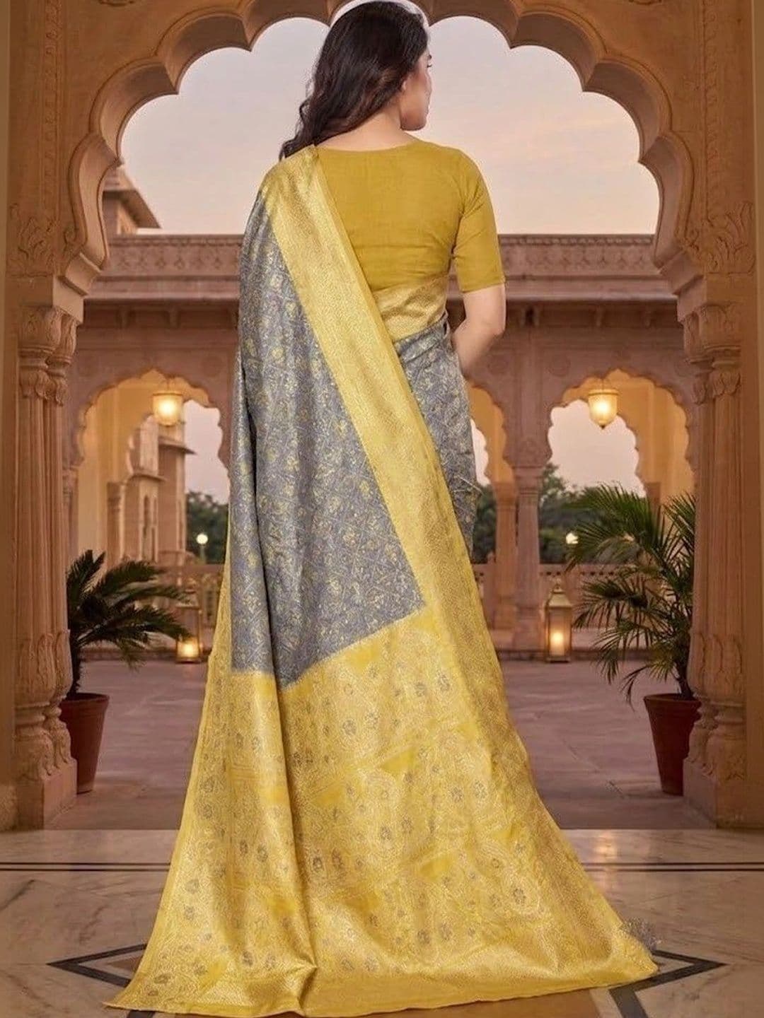 JUICE BEAUTY Woven Design Zari Art Silk Banarasi Saree thumbnail 6