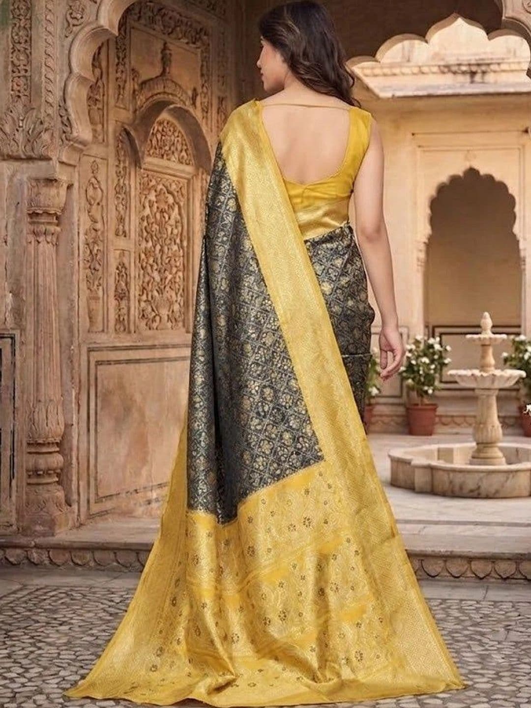 7Eleven Fashion Woven Design Zari Art Silk Banarasi Saree thumbnail 5