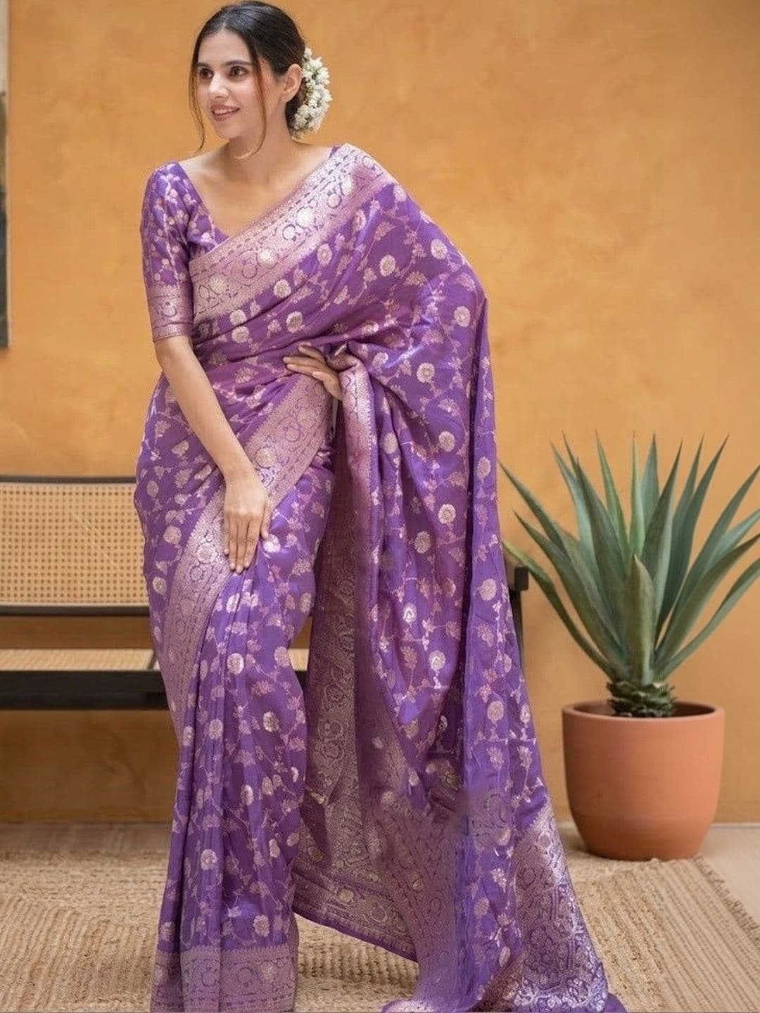 Eecoo Woven Design Zari Art Silk Banarasi Saree - view 1