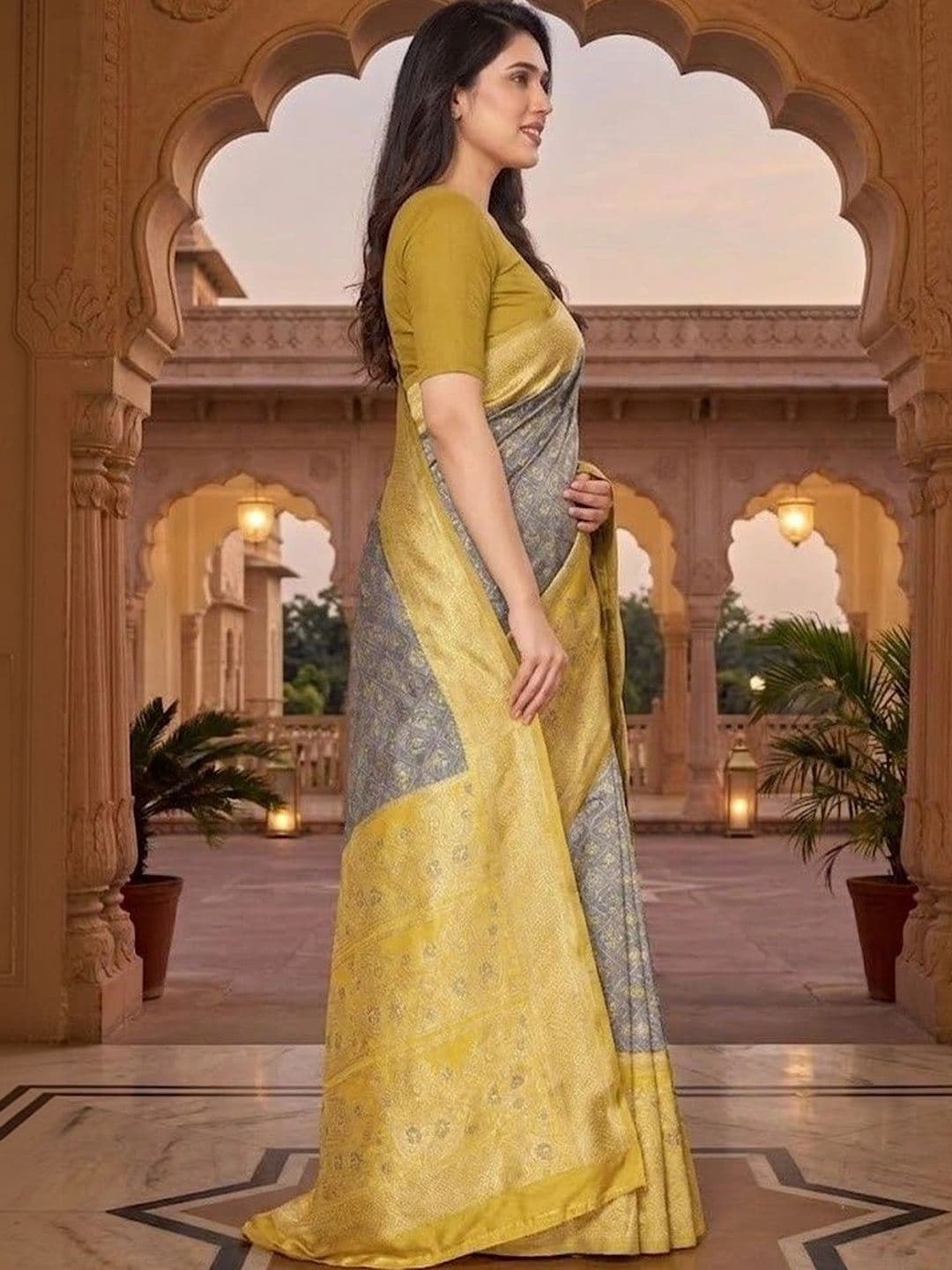 JUICE BEAUTY Woven Design Zari Art Silk Banarasi Saree thumbnail 4