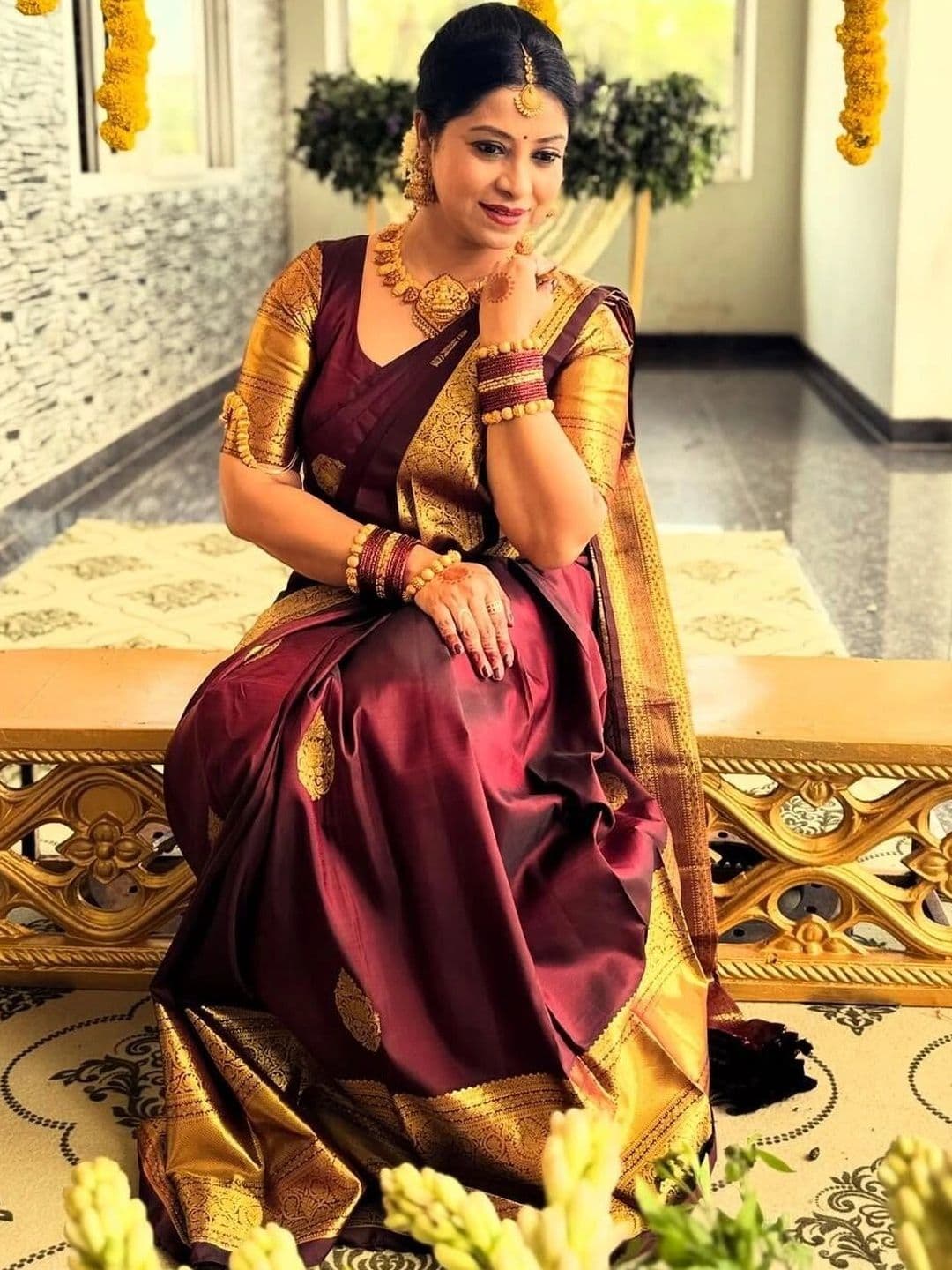 VS MALL Women Ethnic Motifs Printed Zari Banarasi Saree thumbnail 4