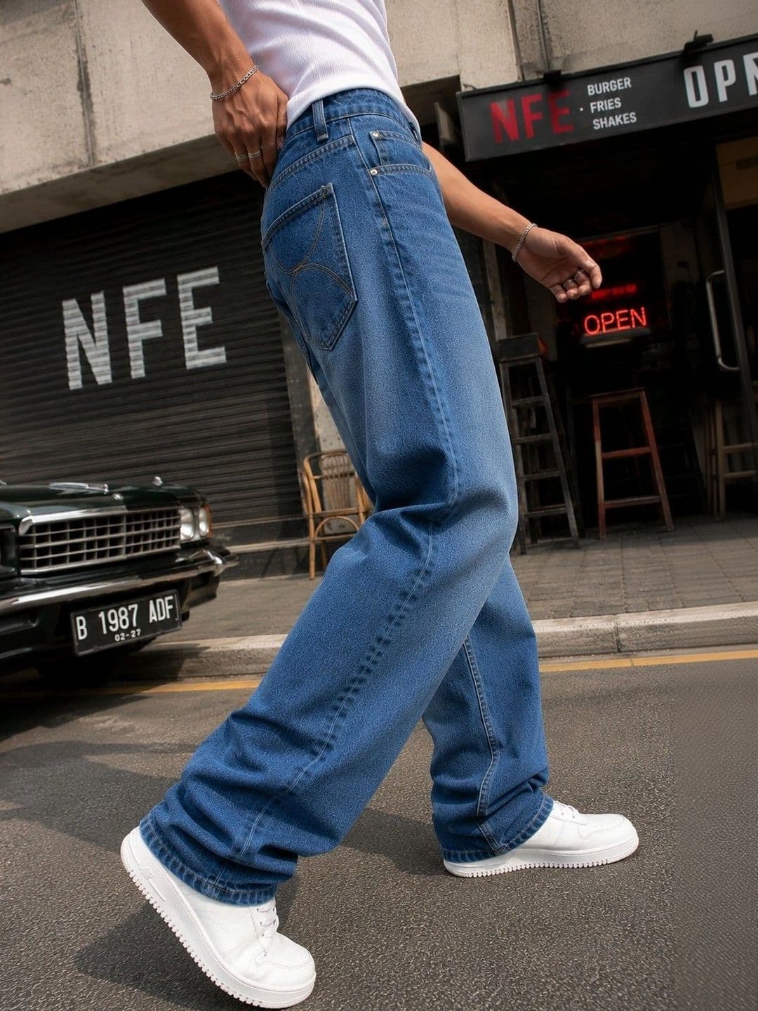 Bene Kleed Men Relaxed Fit Mid-Rise Light Fade Jeans thumbnail 2
