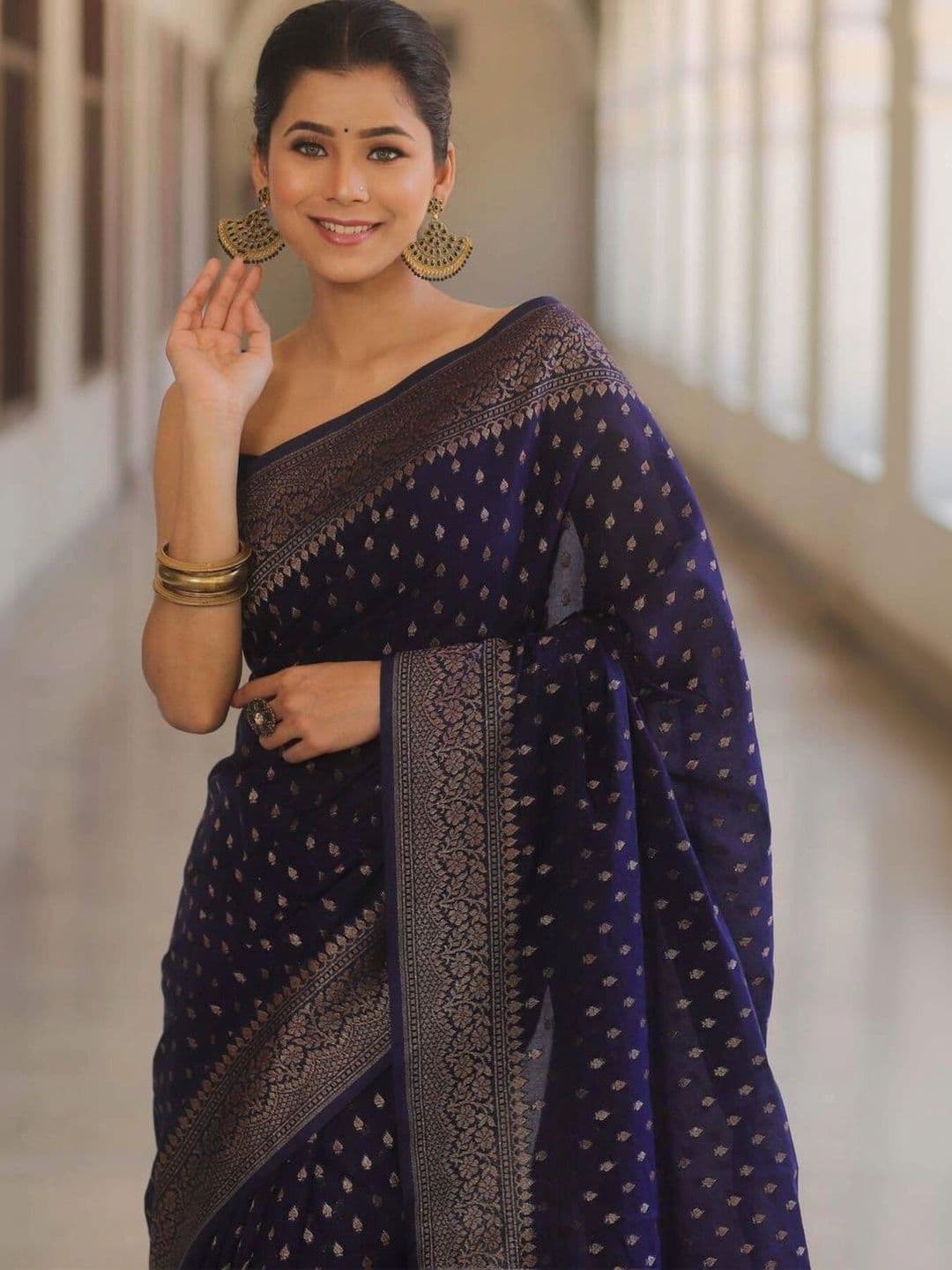 VS MALL Woven Design Zari Banarasi Saree thumbnail 2