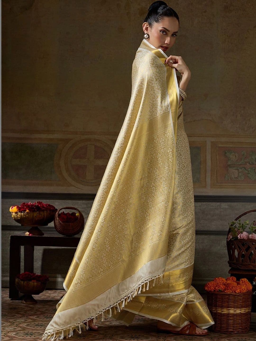 Sutriti Women Woven Design Zari Silk Blend Designer Banarasi Saree thumbnail 6
