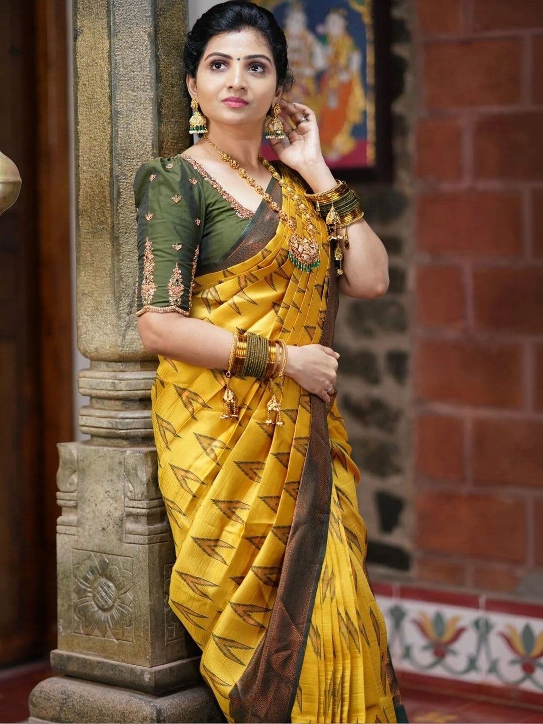 VS MALL Women Ethnic Motifs Zari Banarasi Saree thumbnail 3