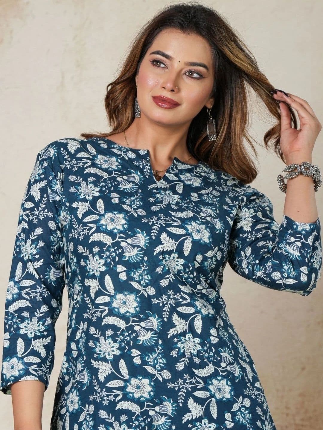 CNS FASHIONS Women Floral Printed Regular Pure Cotton Kurta with Trousers thumbnail 5
