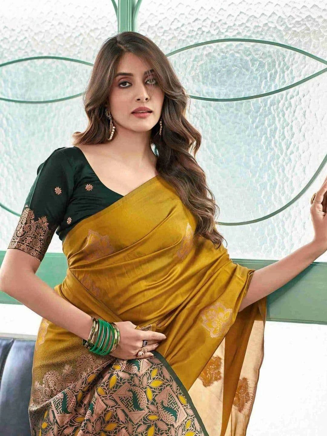 Aman's Impero Woven Design Zari Art Silk Banarasi Saree thumbnail 4