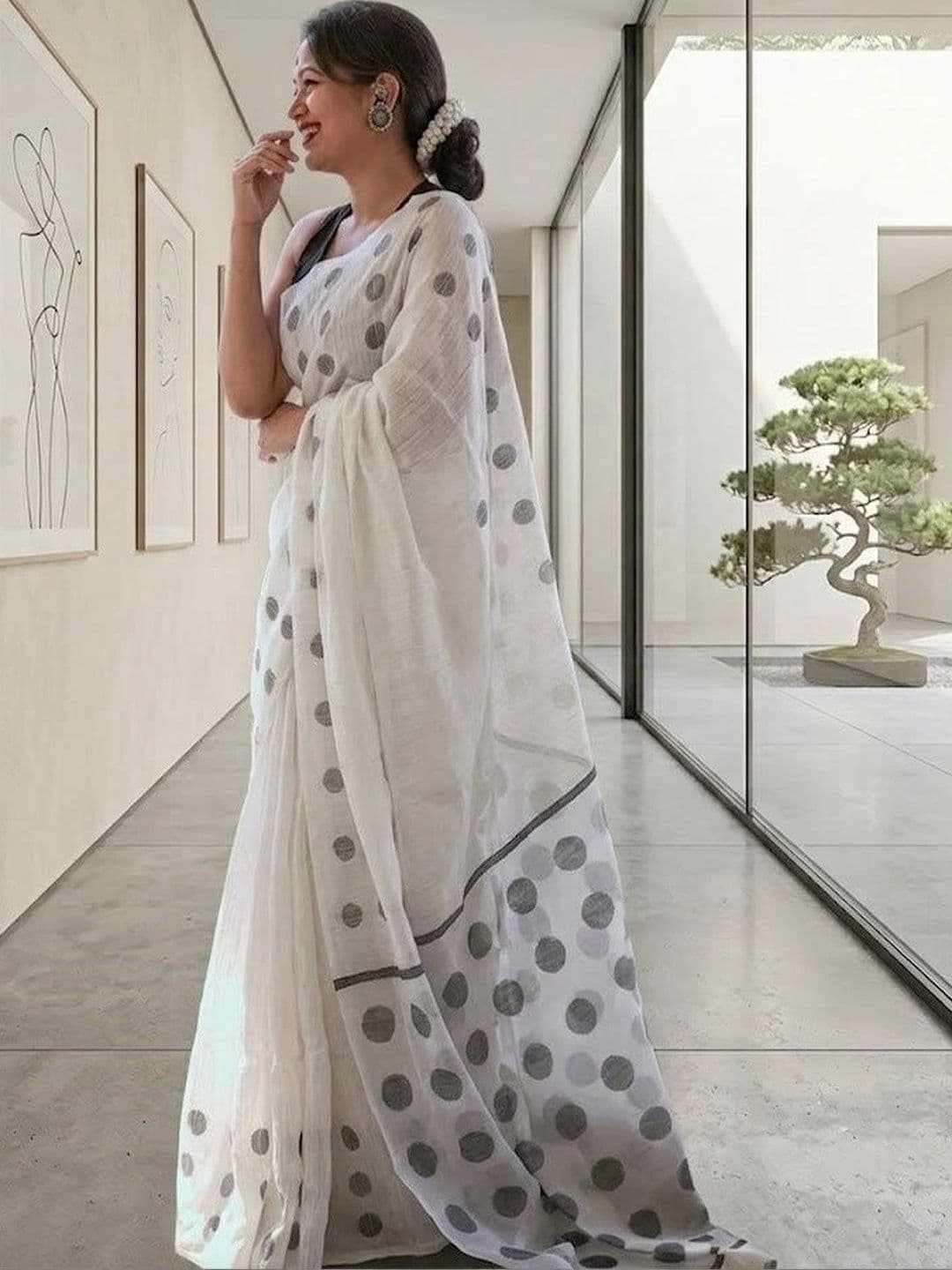 ADR CHIKANKARI Polka Dot Zari Art Silk Fusion Banarasi Saree thumbnail 5