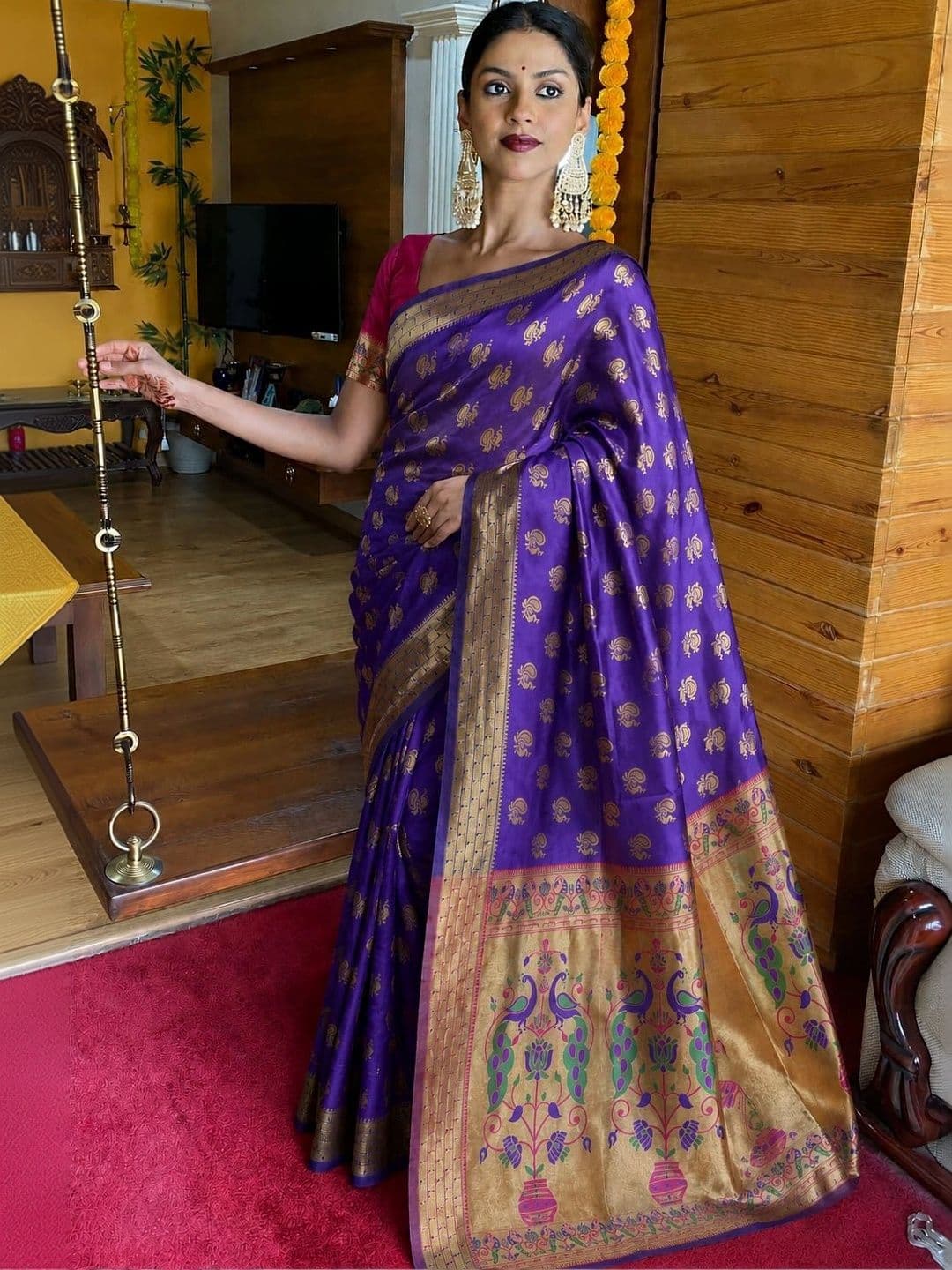 vastranagari Woven Design Zari Art Silk Designer Banarasi Saree - view 1