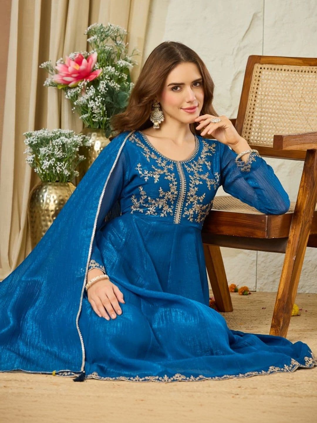 MOKOSH Women Ethnic Motifs Embroidered Empire Thread Work Pure Silk Kurta with Trousers & With Dupatta thumbnail 3