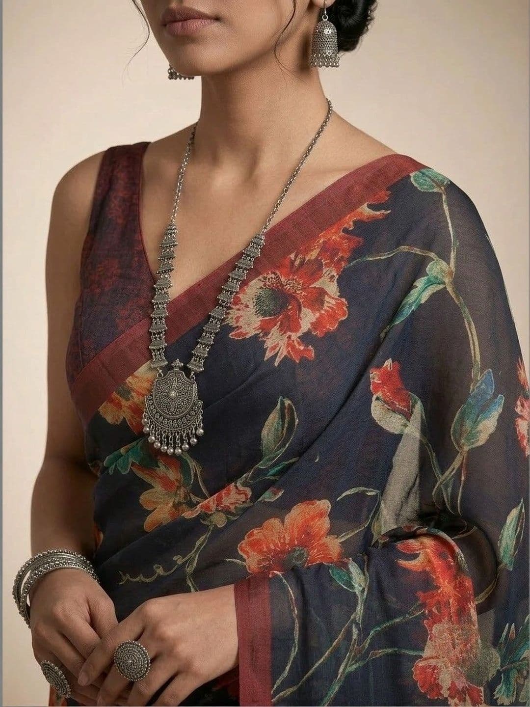 Anouk Women Floral Printed Silk Blend Saree thumbnail 5
