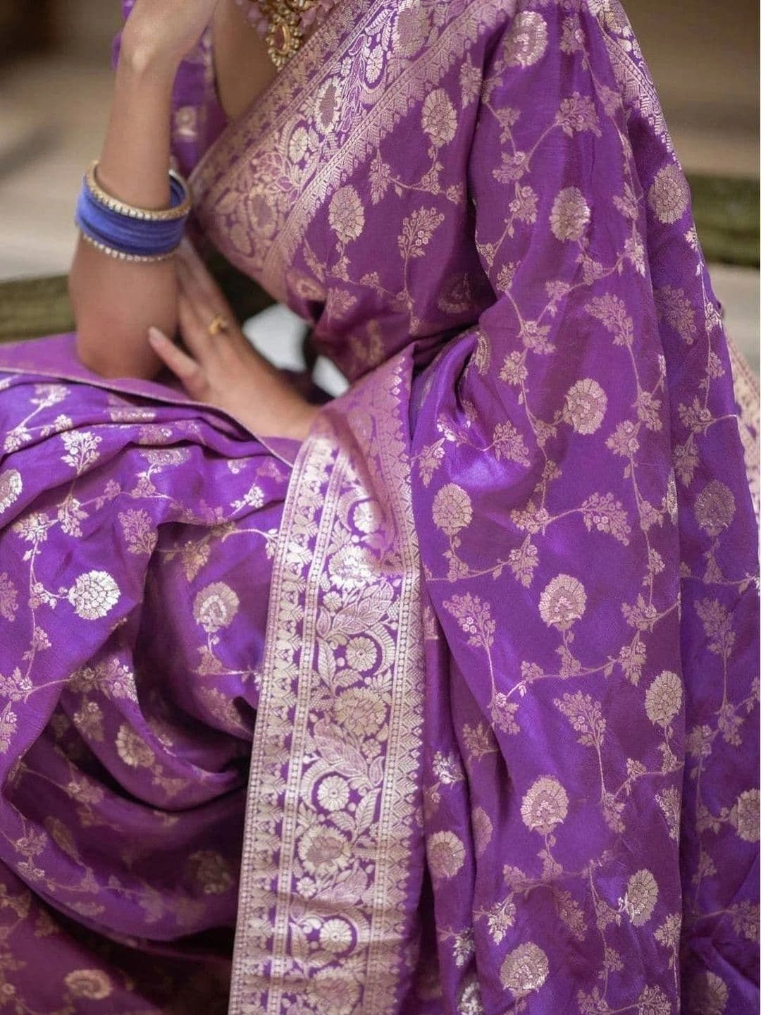 RAJMUDRAFASHION Woven Design Zari Art Silk Banarasi Saree thumbnail 2