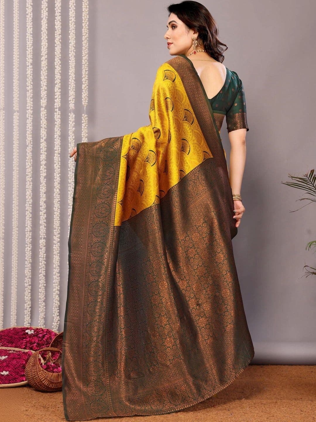 VS MALL Woven Design Zari Banarasi Saree thumbnail 2
