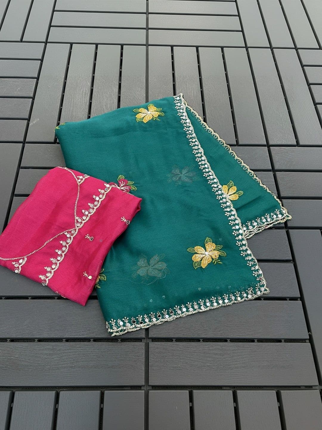 SmileyFashion Floral Embroidered Poly Chiffon Designer Saree thumbnail 7
