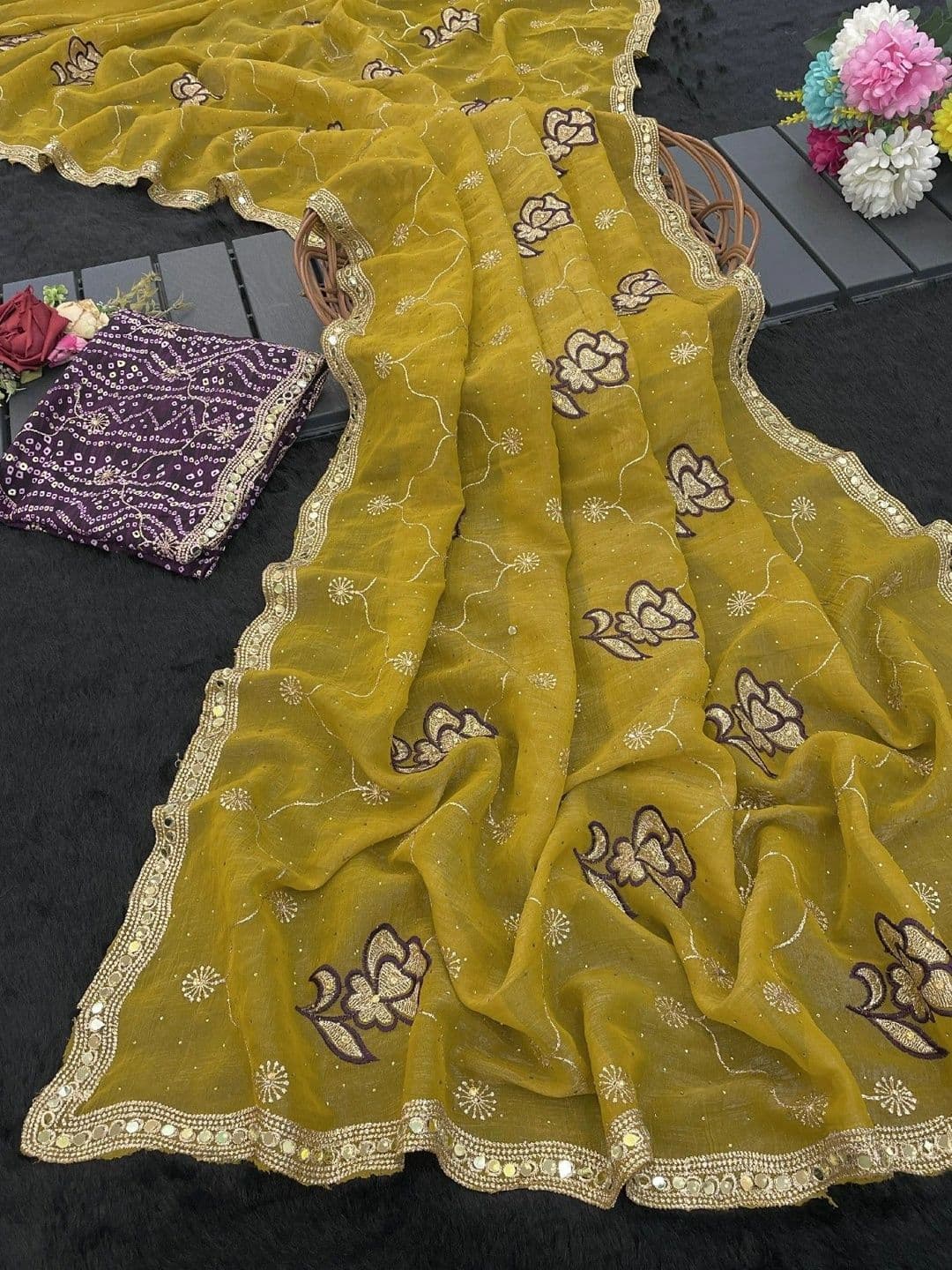 SmileyFashion Floral Embroidered Poly Georgette Saree thumbnail 4