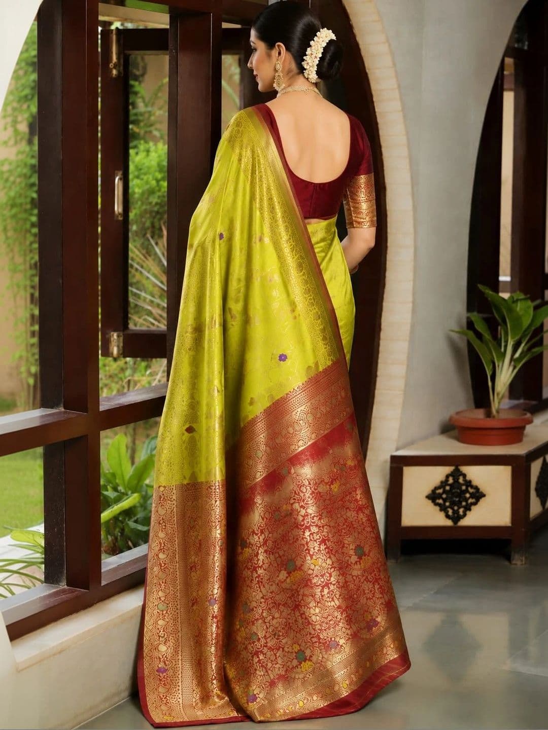 Veera Collection Woven Design Zari Art Silk Designer Banarasi Saree thumbnail 3