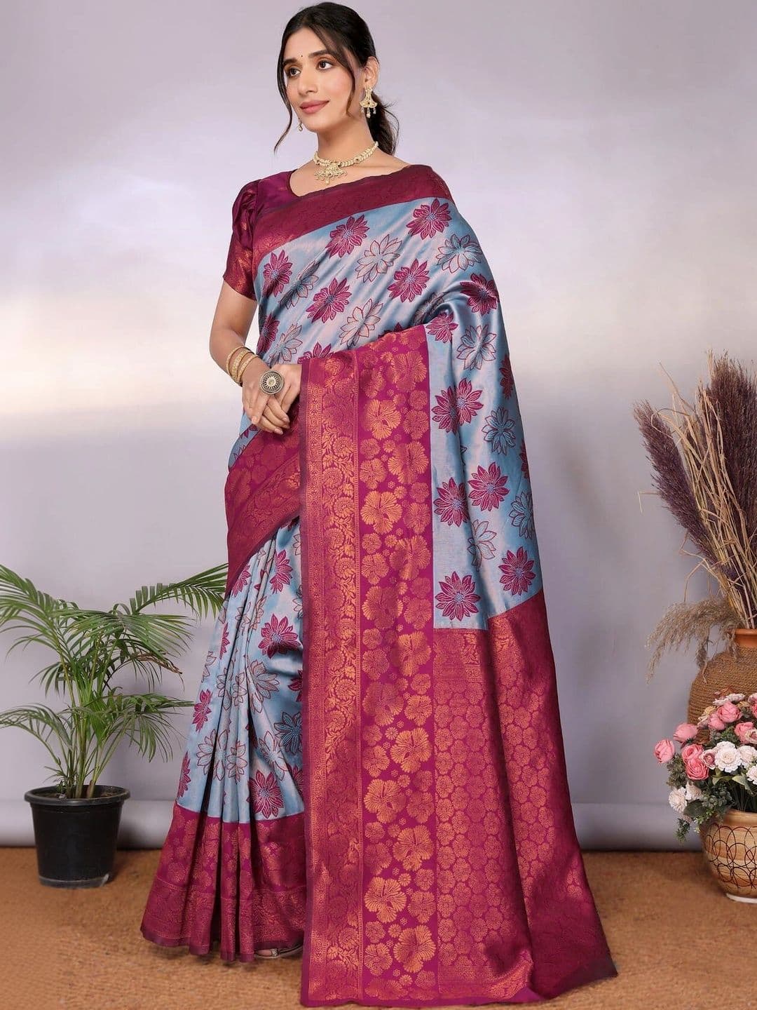 VS MALL Floral Zari Banarasi Saree thumbnail 3