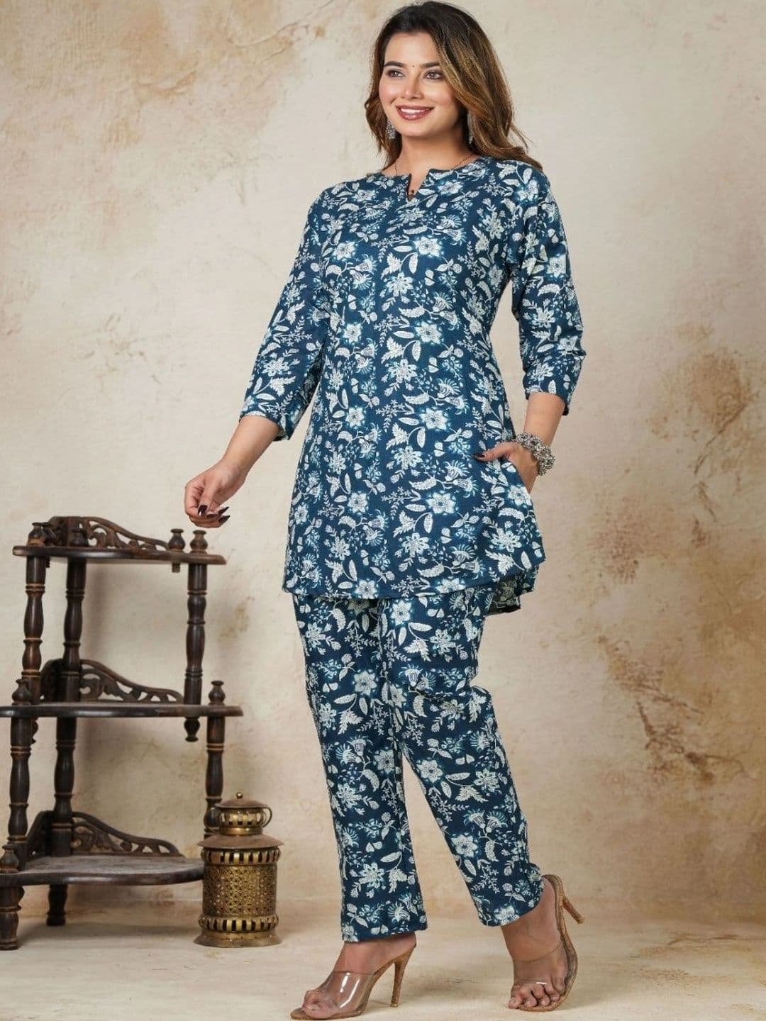 CNS FASHIONS Women Floral Printed Regular Pure Cotton Kurta with Trousers thumbnail 2